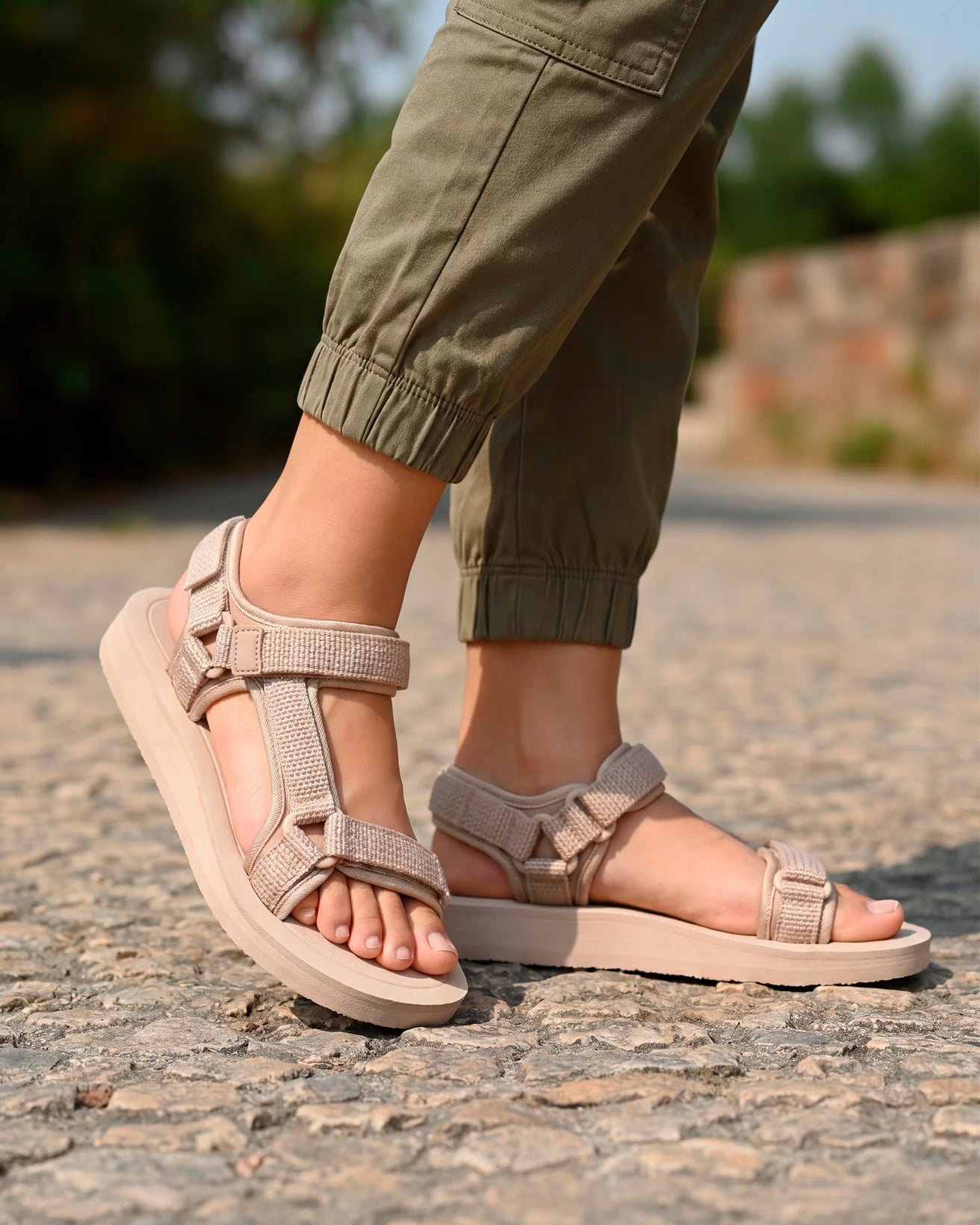 Sandalias Mujer deportivas de tacón Beige