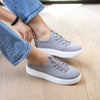 porte-slip-on-lacets-gris-femme
